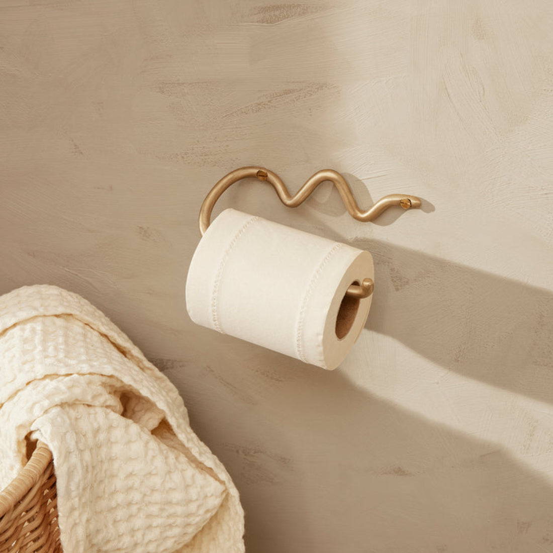Curvature Toilet Paper Holder