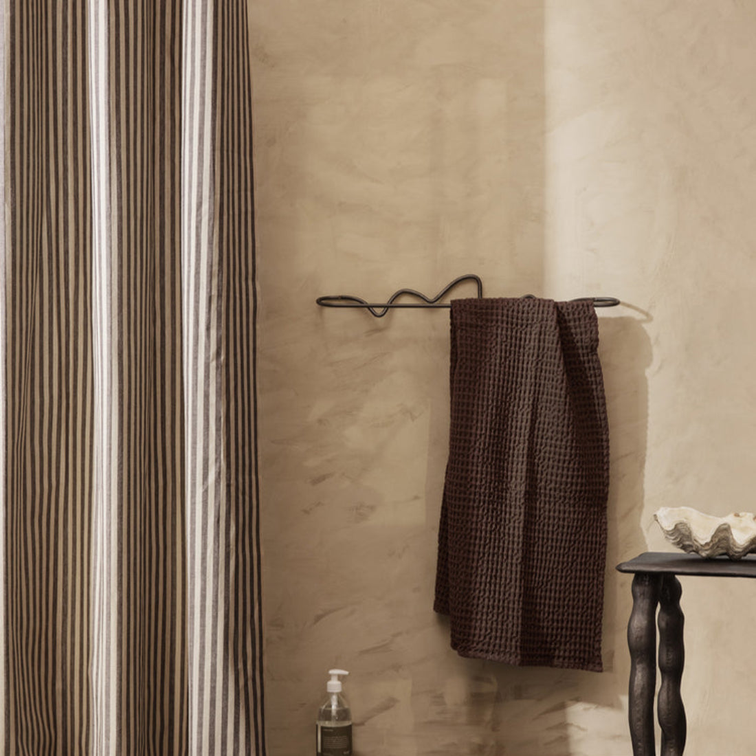 Curvature Towel Hanger