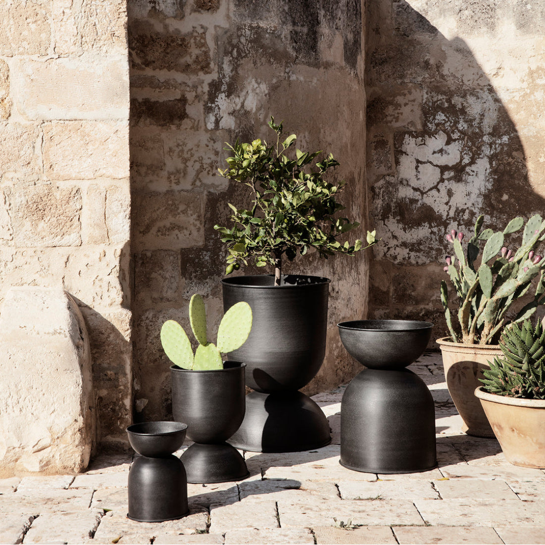 Hourglass Pot - Extra Small