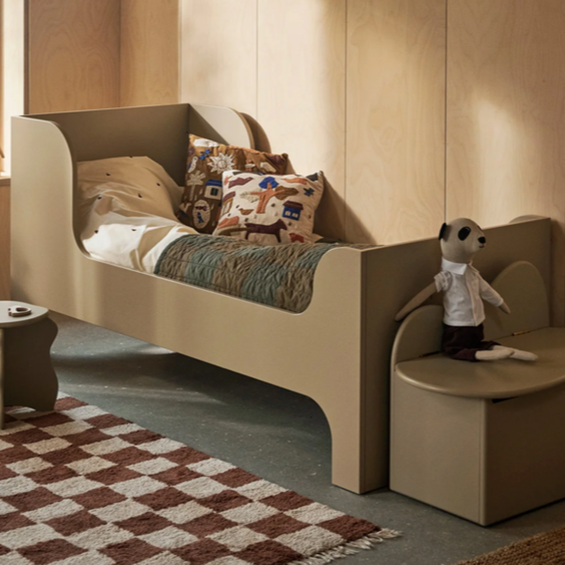 Sill Junior Bed