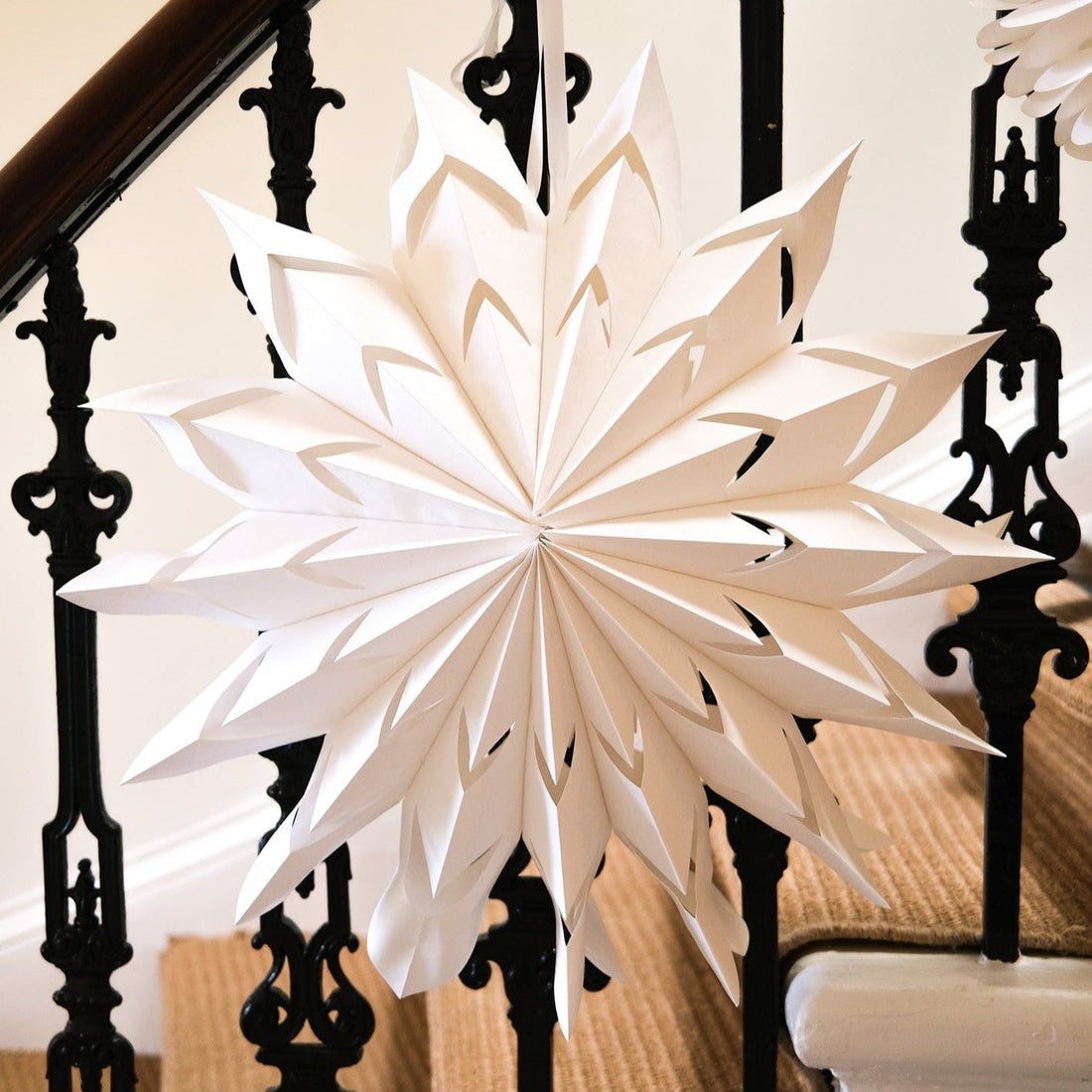 Large Traditional White Paper Star