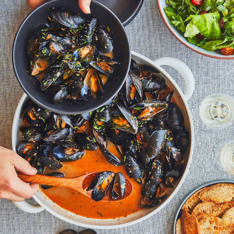 Stoneware Serving Plate With Handles 13.4&quot;