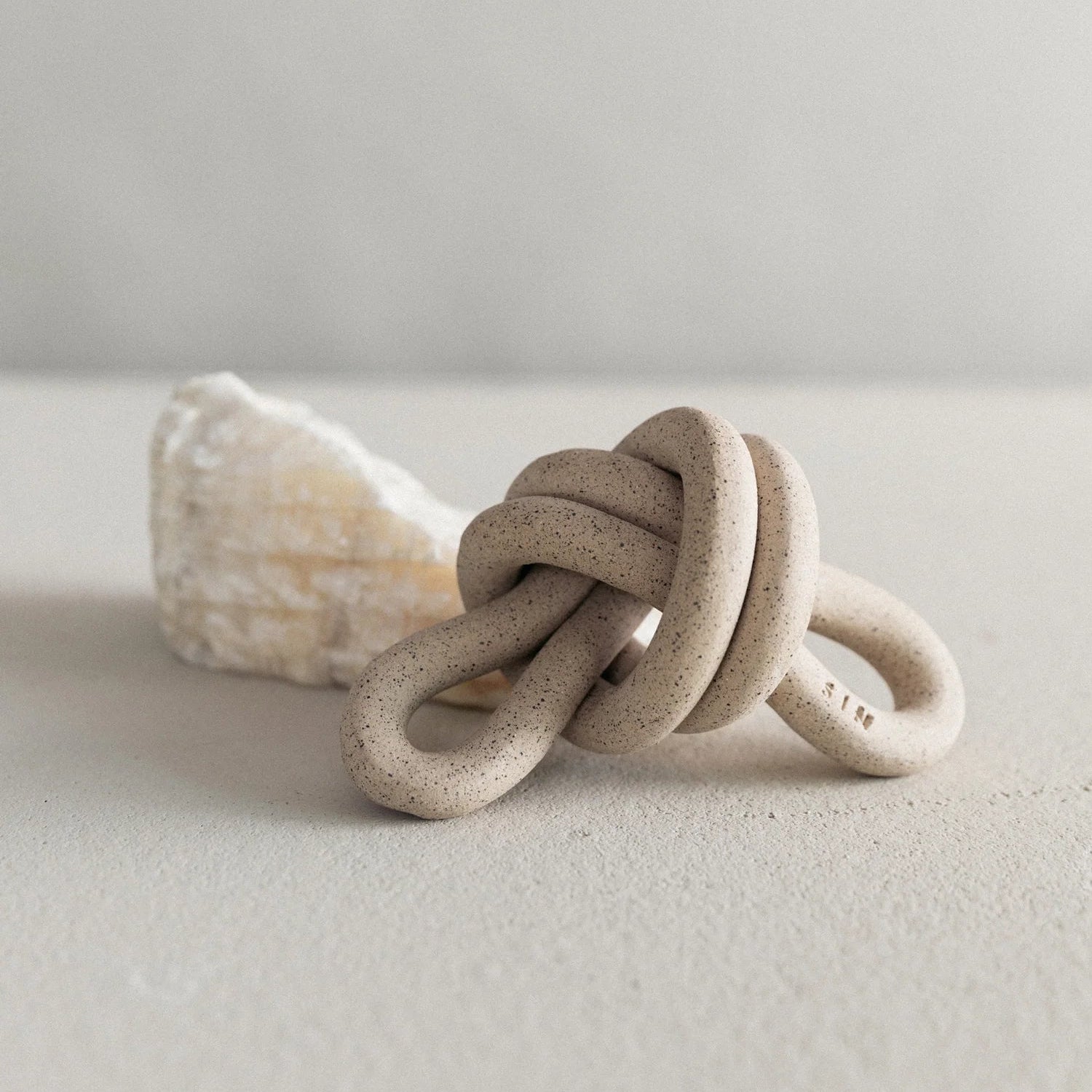 Double Loop Knot - Sand